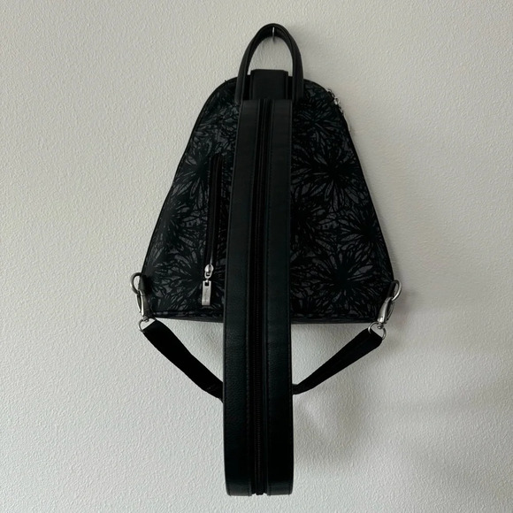 Baggallini Metro Backpack - Picture 3 of 7